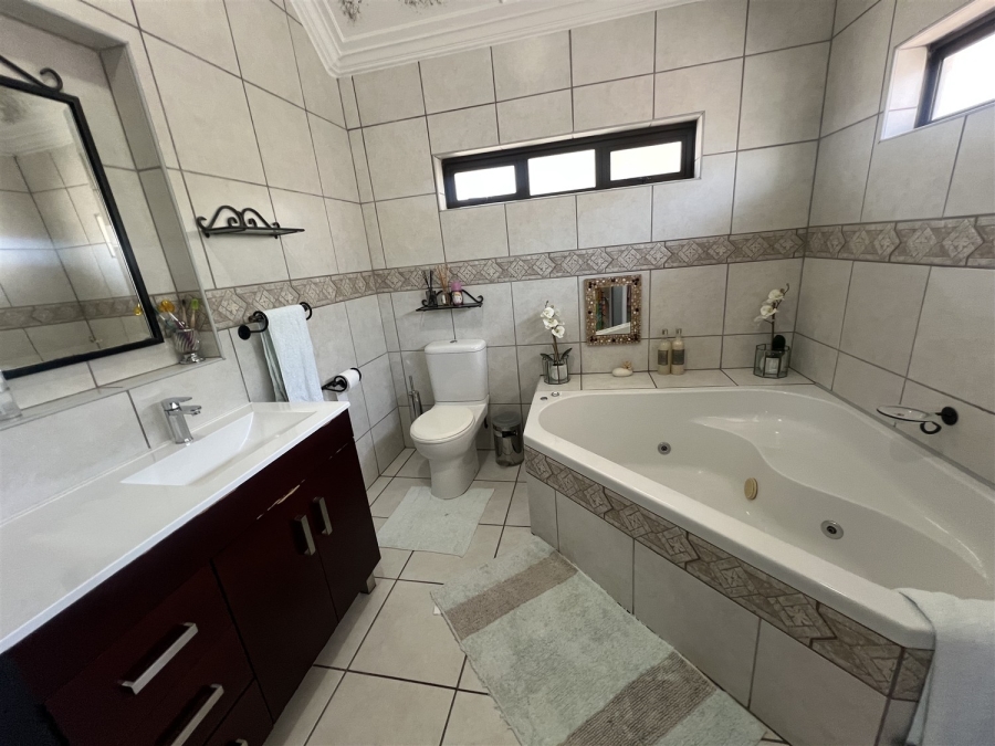 4 Bedroom Property for Sale in Selborne Eastern Cape